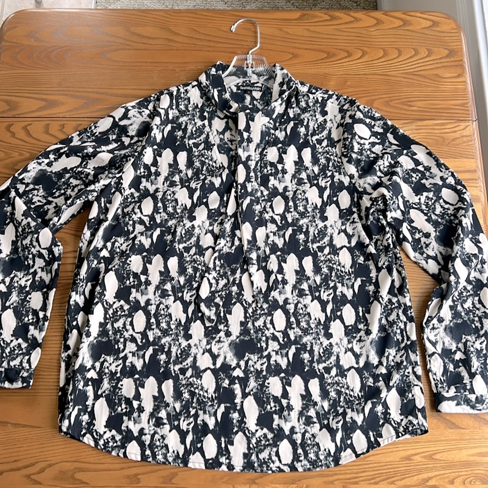 Best mountain cream and soft, black blouse size large